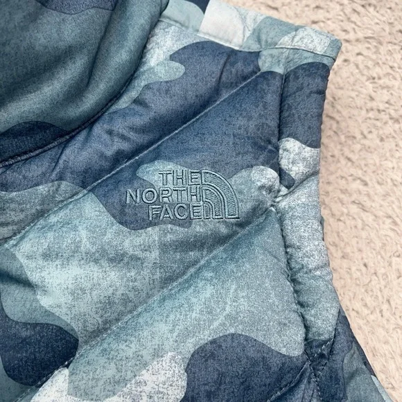 The North Face Alpz 2.0 550 Goose Down Vest Womens S Camo Blue Quilted Gorpcore - Picture 10 of 13